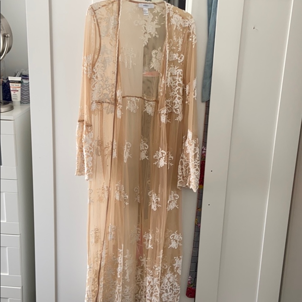 Forever 21 LACE EMBROIDERY DRESS COVER UP